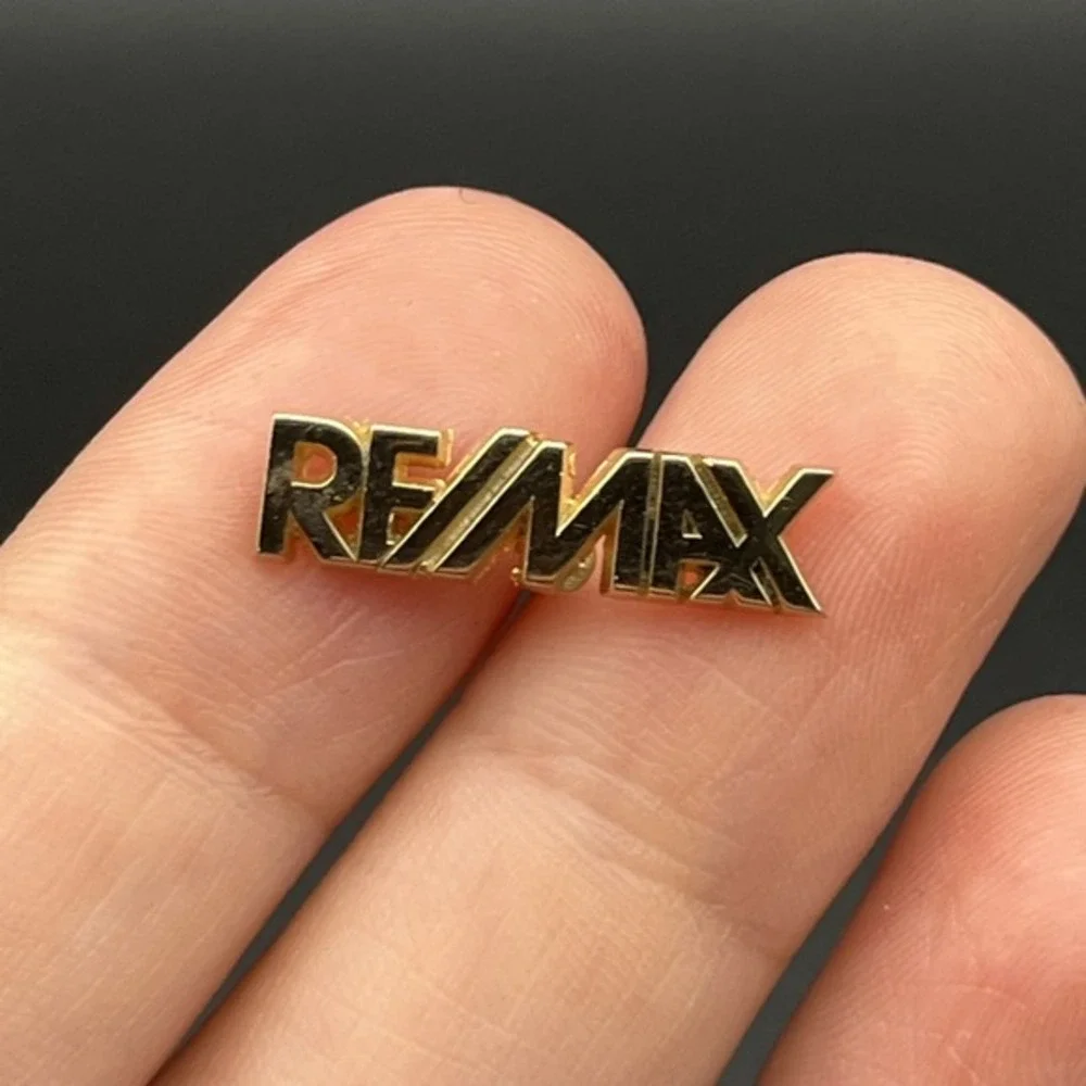 Remax Realty‎ Company Gold-Tone Lapel Hat Pin